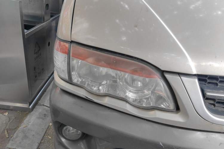 Used FORTHING Lingzhi 2013 V3 1.5L 5-Seat Standard Model I Right Front Headlight
