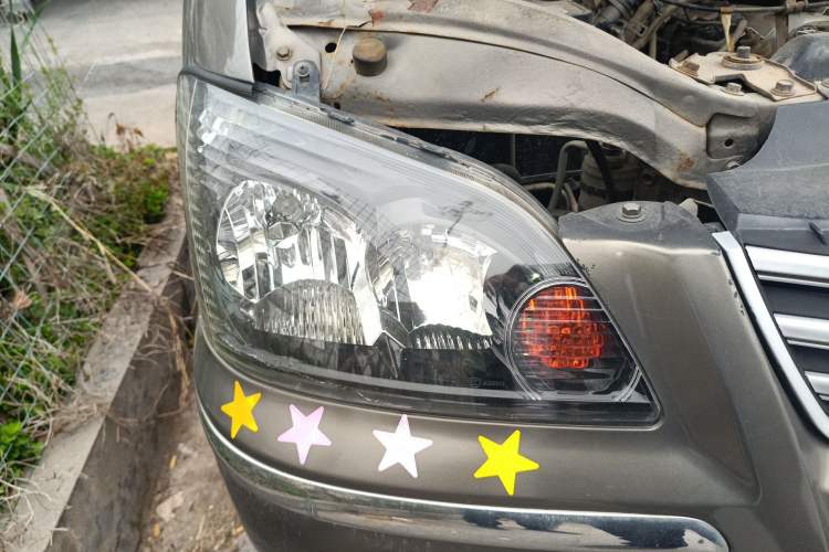 Used FORTHING Lingzhi 2013 M3 1.6L 7-Seater Luxury Model Right Front Headlight