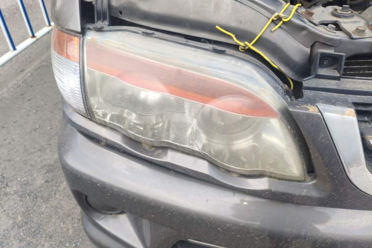 Used FORTHING Lingzhi 2013 V3 1.5L 7-Seater Standard Model II Right Front Headlight