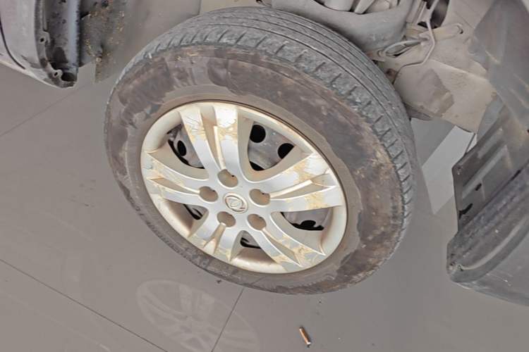 Used FORTHING Lingzhi 2013 V3 1.5L 7-Seater Standard Model II Right Front Wheel Hub