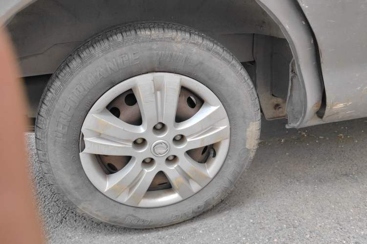 Used FORTHING Lingzhi 2013 V3 1.5L 5-Seat Standard Model I Right Front Wheel Hub