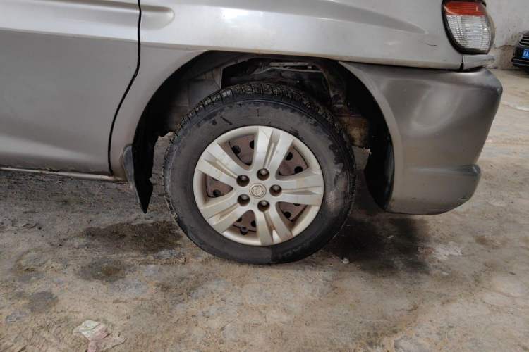 Used FORTHING Lingzhi 2013 V3 1.5L 7-Seater Luxury Model Right Front Wheel Hub