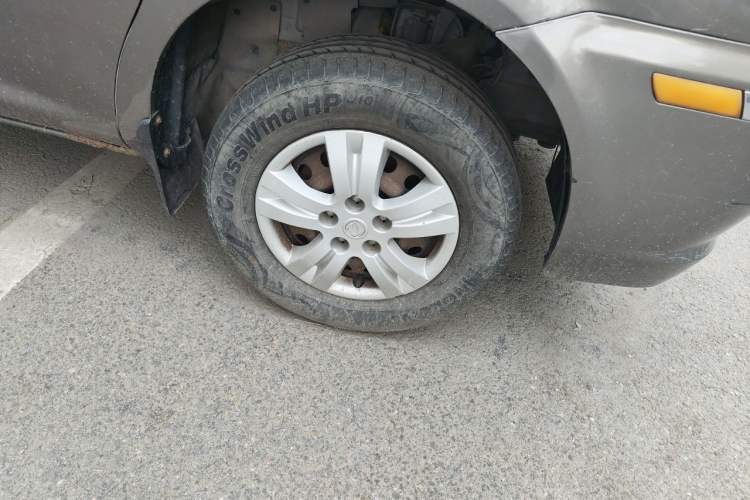 Used FORTHING Lingzhi 2013 M3 1.6L 7-seat Standard Model Right Front Wheel Hub