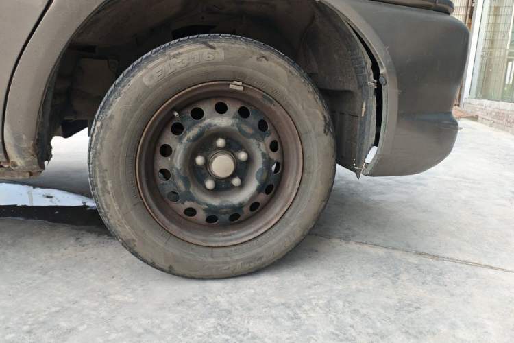 Used FORTHING Lingzhi 2013 V3 1.5L 7-Seater Standard Model II Right Front Wheel Hub