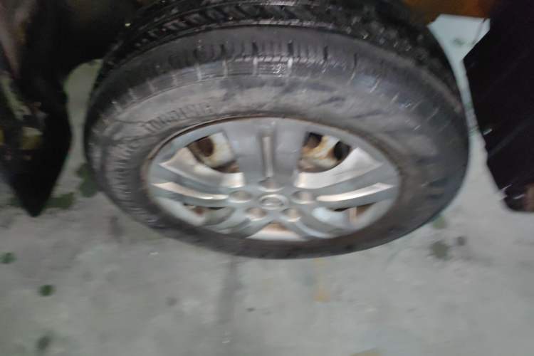 Used FORTHING Lingzhi 2013 V3 1.5L 7-Seater Standard Model II Right Front Wheel Hub