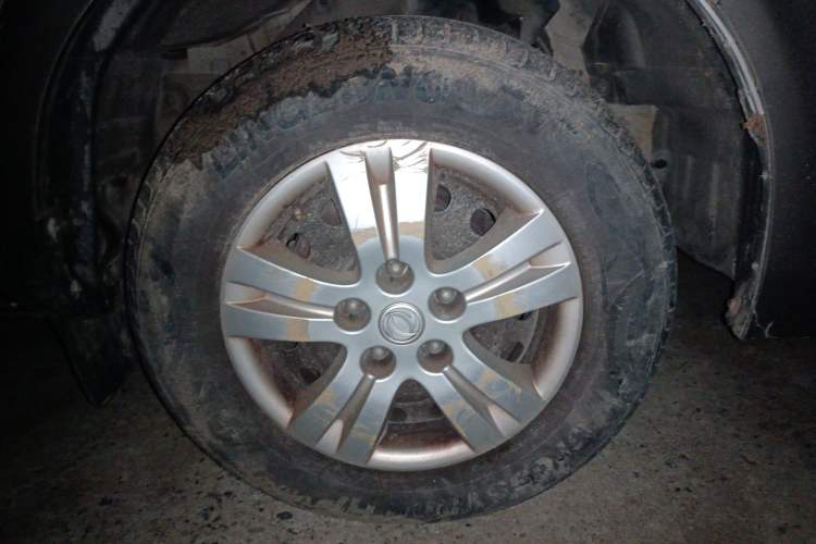 Used FORTHING Lingzhi 2013 M3 1.6L 7-Seater Comfort Model Right Front Wheel Hub