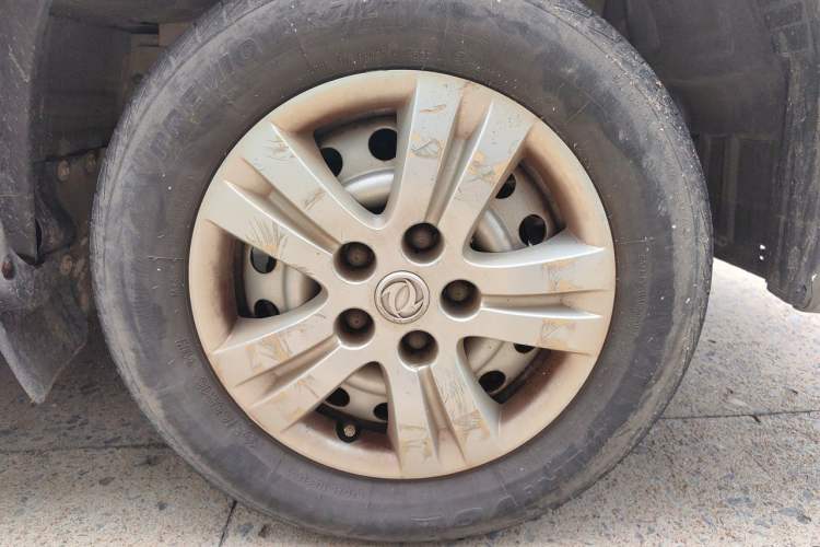 Used FORTHING Lingzhi 2013 V3 1.5L 7-Seater Standard Model II Right Front Wheel Hub