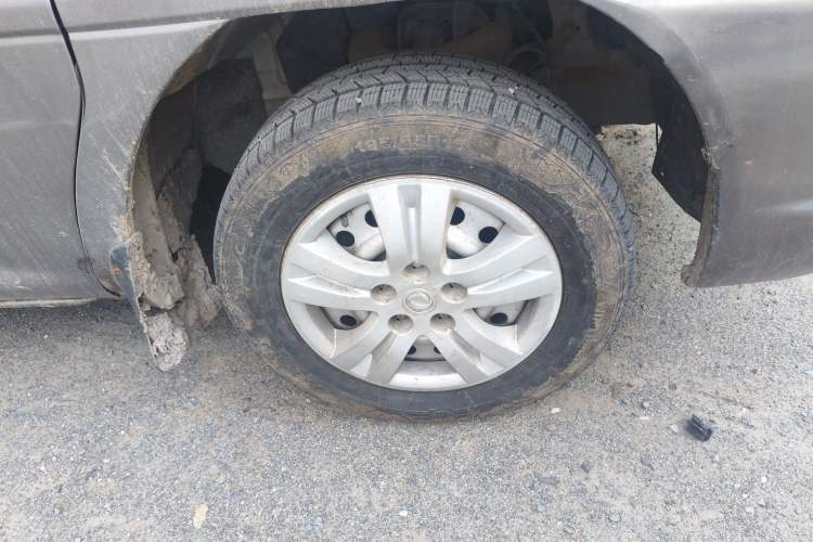 Used FORTHING Lingzhi 2013 V3 1.5L 7-Seater Standard Model II Right Front Wheel Hub