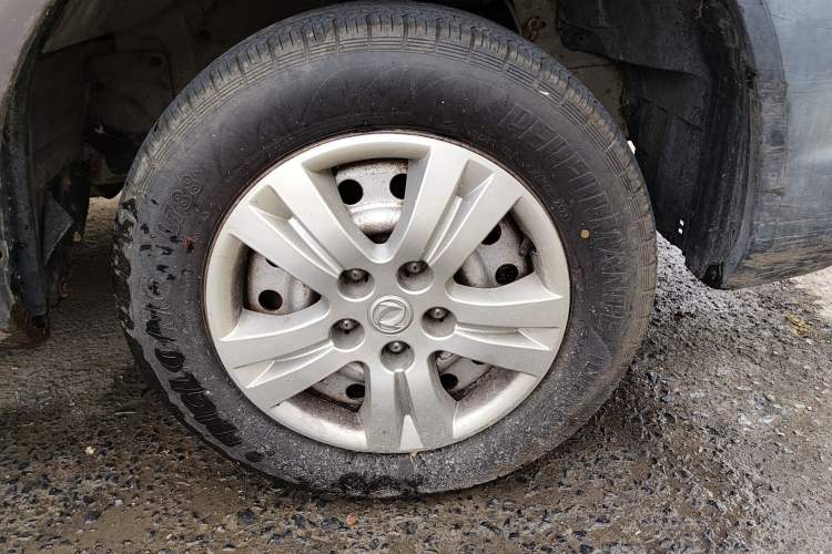 Used FORTHING Lingzhi 2013 V3 1.5L 7-Seater Standard Model II Right Front Wheel Hub