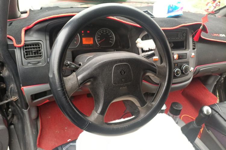 Used FORTHING Lingzhi 2013 M3 1.6L 7-Seater Luxury Model Steering Wheel