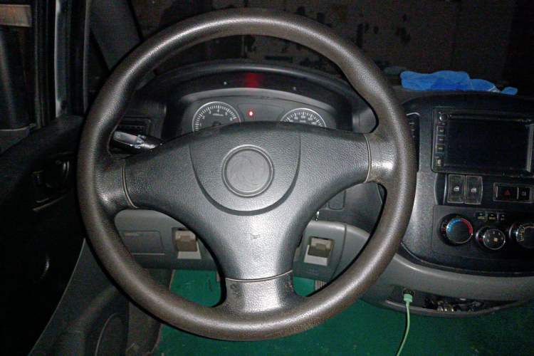 Used FORTHING Lingzhi 2013 M3 1.6L 7-Seater Comfort Model Steering Wheel