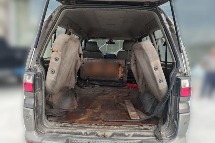 Used FORTHING Lingzhi 2013 V3 1.5L 7-Seater Standard Model II Trunk