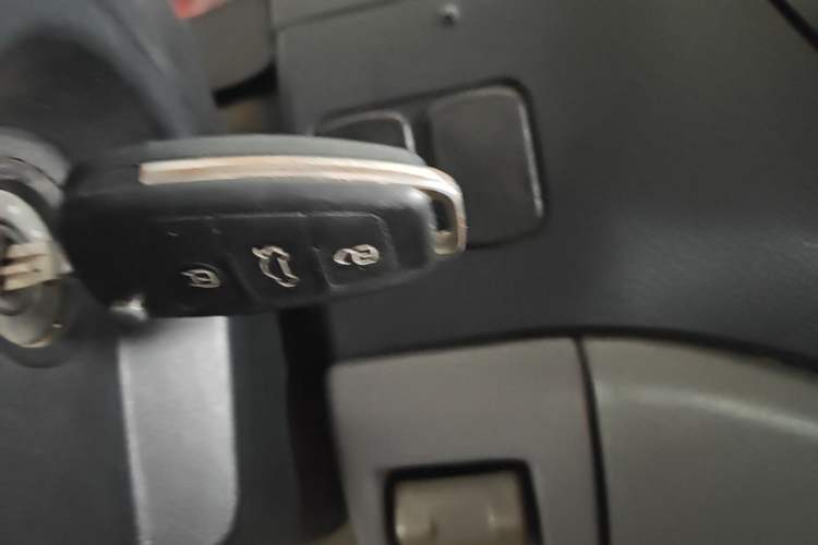 Used FORTHING Lingzhi 2013 V3 1.5L 7-Seater Standard Model II Vehicle Key