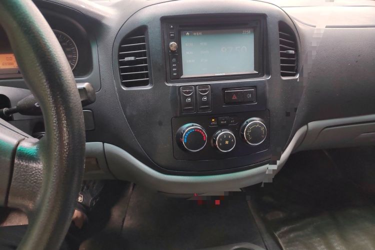 Used FORTHING Lingzhi 2013 M3 1.6L 7-Seater Comfort Model Audio And AC Panel
