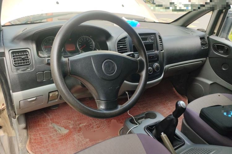 Used FORTHING Lingzhi 2013 M3 1.6L 7-Seater Comfort Model Center Console