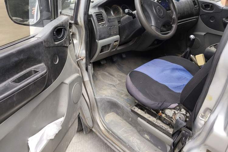 Used FORTHING Lingzhi 2013 M3 1.6L 7-Seater Comfort Model Driver Seat