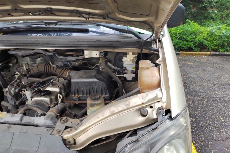 Used FORTHING Lingzhi 2013 M3 1.6L 7-Seater Comfort Model Engine Bay Left