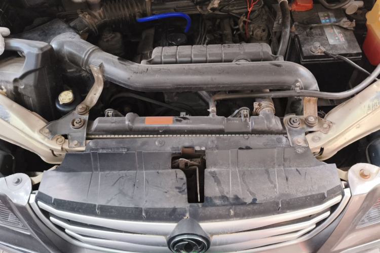 Used FORTHING Lingzhi 2013 M5 Q7 2.0L 7-Seater Long-Wheelbase Comfort Model Engine Bay