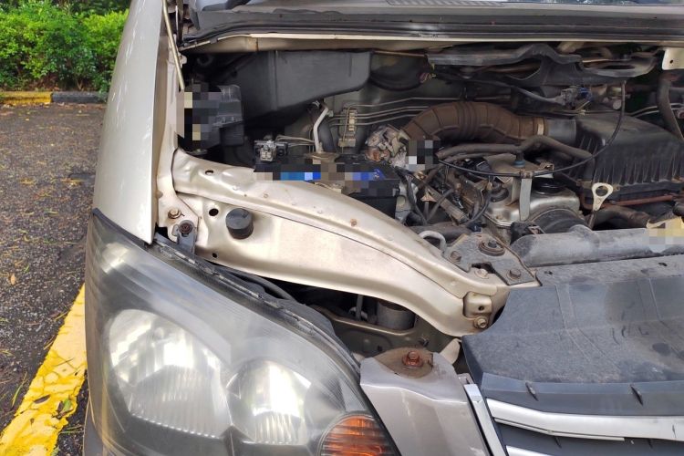 Used FORTHING Lingzhi 2013 M3 1.6L 7-Seater Comfort Model Engine Bay Right