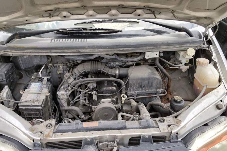 Used FORTHING Lingzhi 2013 M3 1.6L 7-Seater Comfort Model Engine Bay