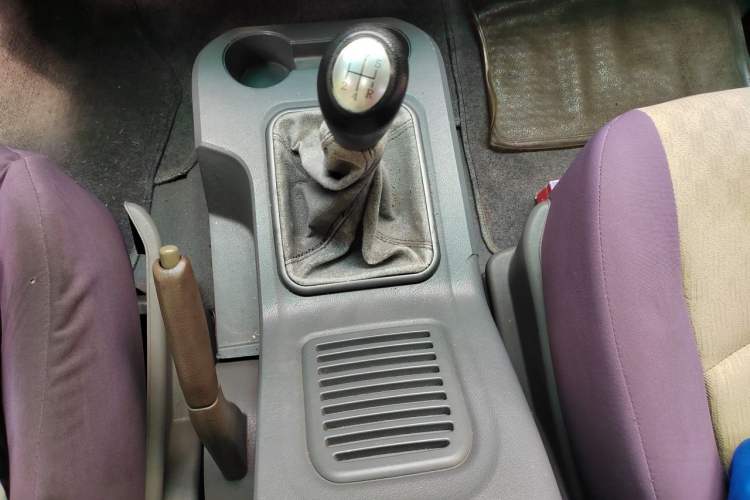Used FORTHING Lingzhi 2013 M3 1.6L 7-Seater Comfort Model Gear Lever