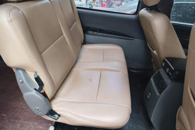 Used FORTHING Lingzhi 2013 M5 Q7 2.0L 7-Seater Long-Wheelbase Comfort Model Left Rear Seat