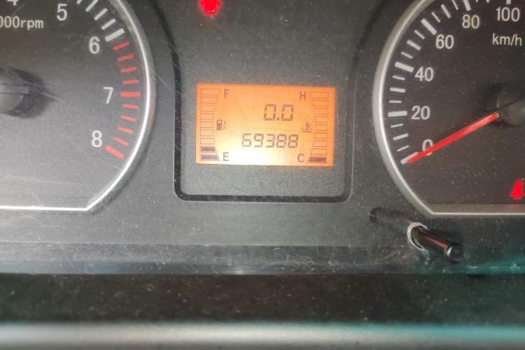 Used FORTHING Lingzhi 2013 M3 1.6L 7-Seater Comfort Model Odometer Close Up