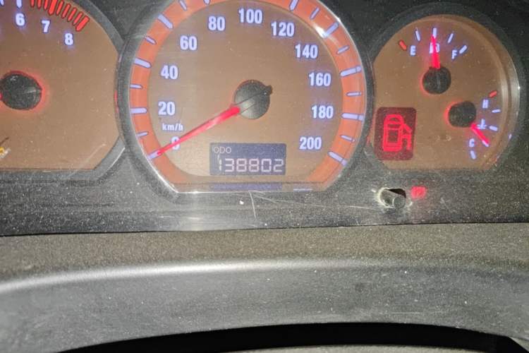 Used FORTHING Lingzhi 2013 M5 Q3 2.0L 7-seat Short-Wheelbase Luxury Model Odometer Close Up