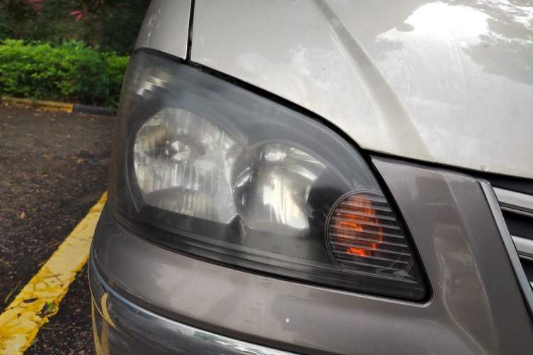 Used FORTHING Lingzhi 2013 M3 1.6L 7-Seater Comfort Model Right Front Headlight