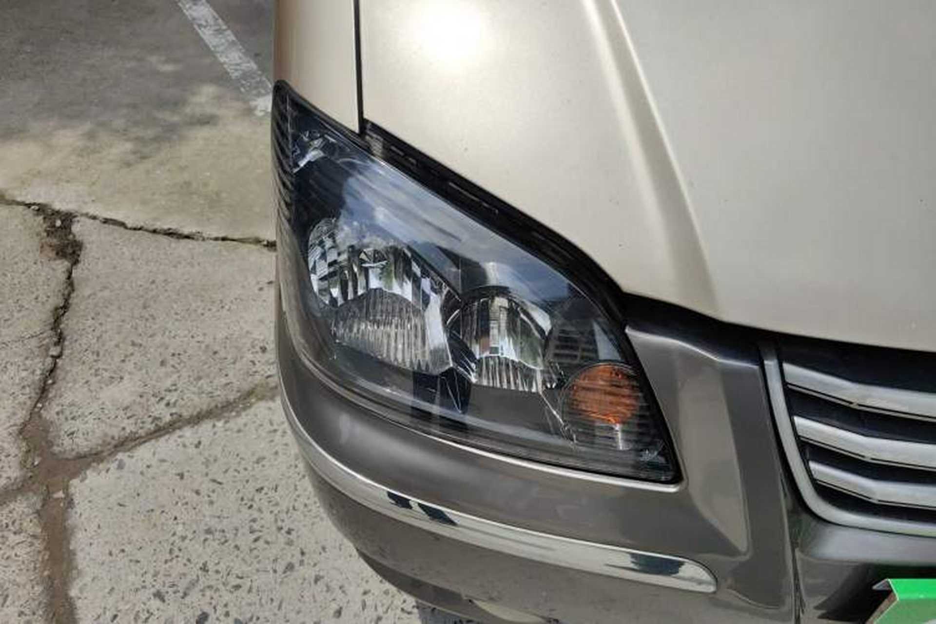 Used FORTHING Lingzhi 2013 M3 1.6L 7-Seater Comfort Model Right Front Headlight