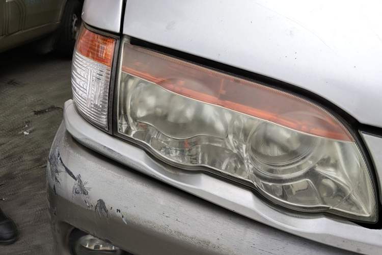 Used FORTHING Lingzhi 2013 M3 1.6L 7-Seater Comfort Model Right Front Headlight