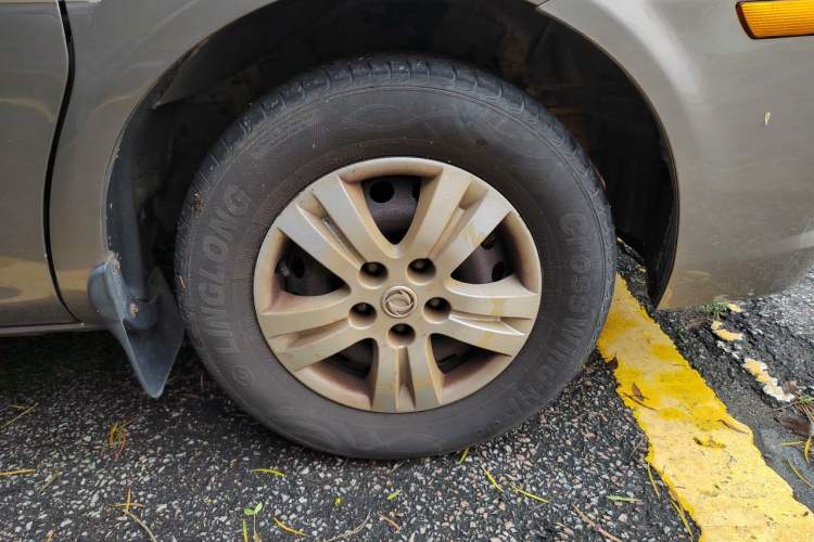 Used FORTHING Lingzhi 2013 M3 1.6L 7-Seater Comfort Model Right Front Wheel Hub