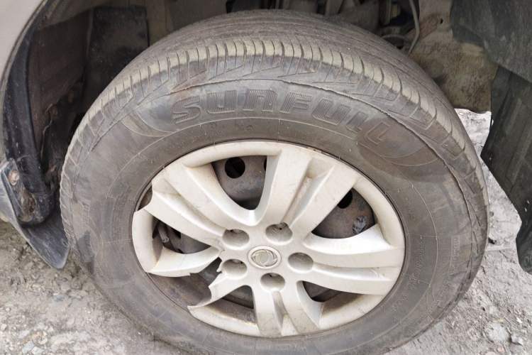 Used FORTHING Lingzhi 2013 M3 1.6L 7-Seater Comfort Model Right Front Wheel Hub