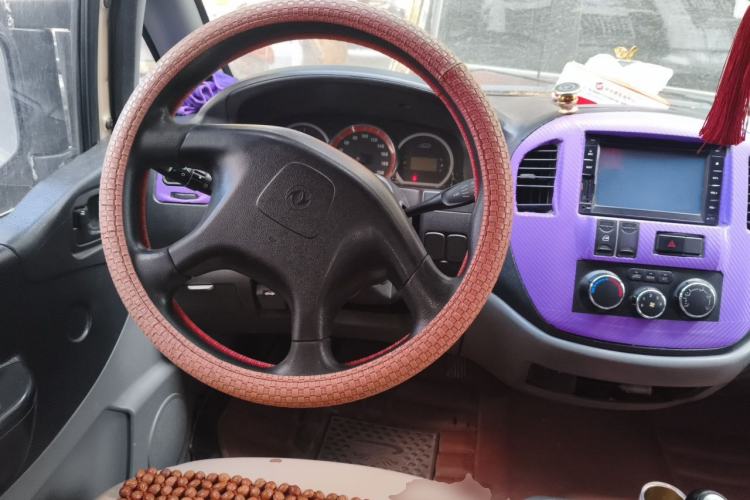 Used FORTHING Lingzhi 2013 M5 Q7 2.0L 7-Seater Long-Wheelbase Comfort Model Steering Wheel