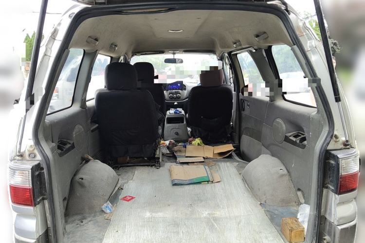 Used FORTHING Lingzhi 2013 M3 1.6L 7-Seater Comfort Model Trunk