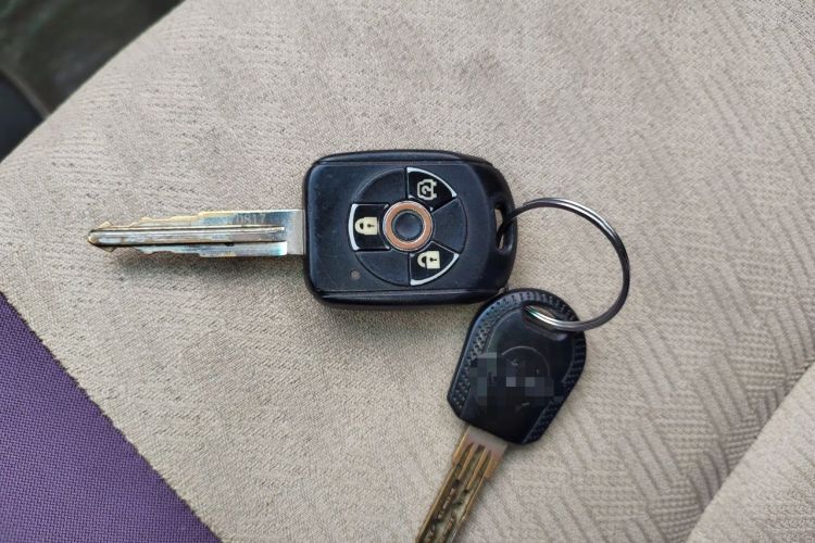 Used FORTHING Lingzhi 2013 M3 1.6L 7-Seater Comfort Model Vehicle Key
