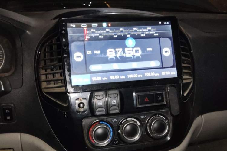 Used FORTHING Lingzhi 2013 M3 1.6L 7-Seater Luxury Model Audio And AC Panel