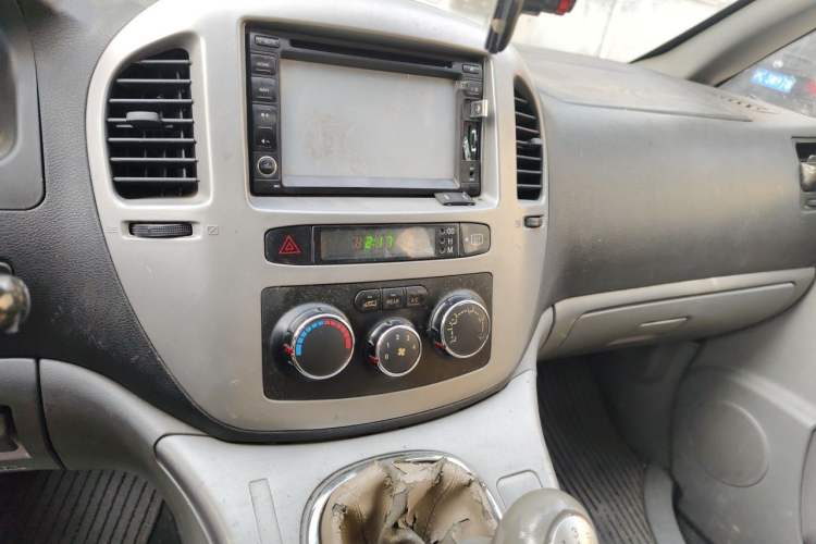 Used FORTHING Lingzhi 2013 M5 Q3 2.0L 7-seat Long-wheelbase Luxury Model Audio And AC Panel