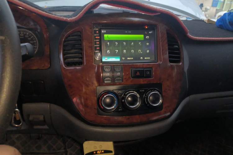 Used FORTHING Lingzhi 2013 M3 1.6L 7-Seater Comfort Model Audio And AC Panel