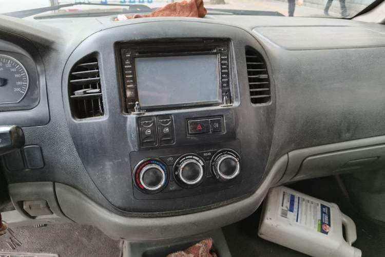 Used FORTHING Lingzhi 2013 V3 1.5L 7-Seater Standard Model II Audio And AC Panel
