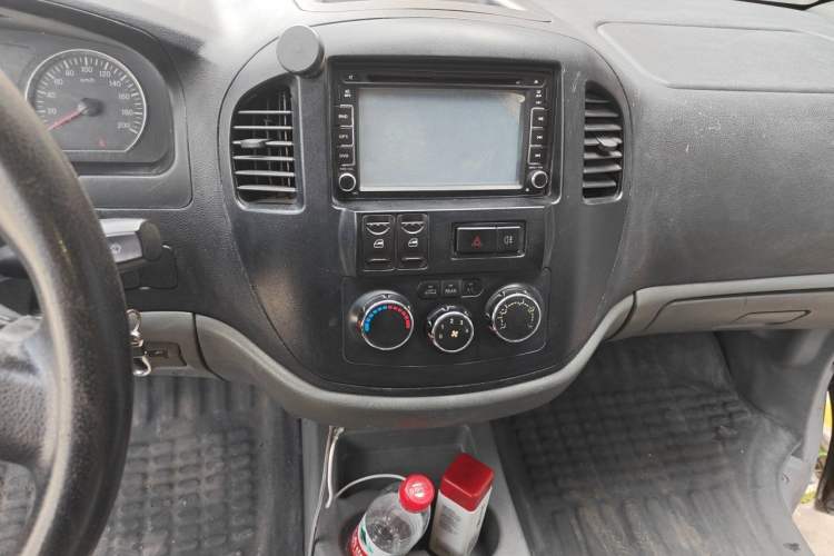 Used FORTHING Lingzhi 2013 V3 1.5L 7-Seater Standard Model II Audio And AC Panel