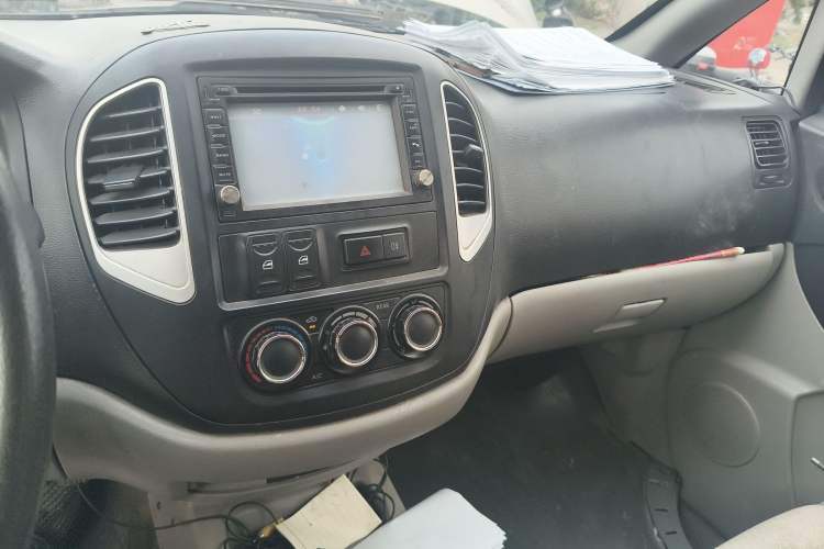 Used FORTHING Lingzhi 2013 V3 1.5L 7-Seater Standard Model II Audio And AC Panel