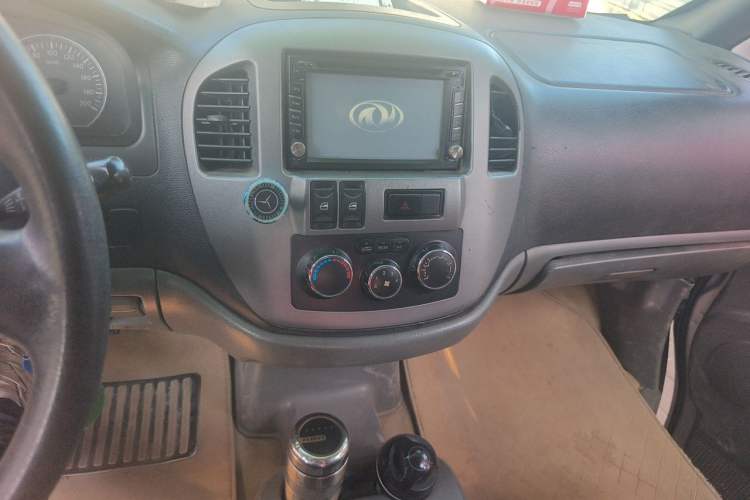 Used FORTHING Lingzhi 2013 M3 1.6L 7-Seater Luxury Model Audio And AC Panel