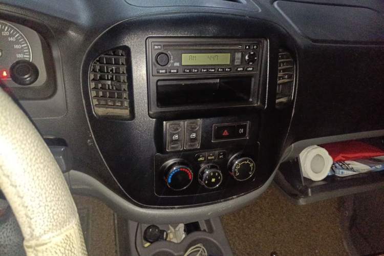 Used FORTHING Lingzhi 2013 V3 1.5L 7-Seater Standard Model II Audio And AC Panel