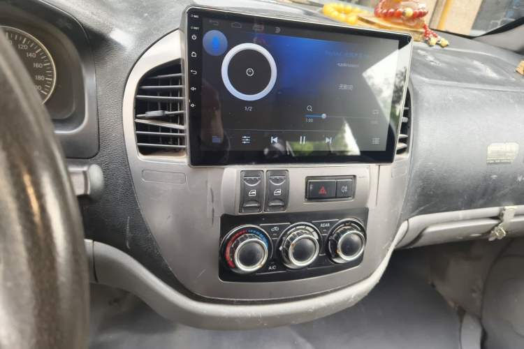 Used FORTHING Lingzhi 2013 M3 1.6L 7-Seater Comfort Model Audio And AC Panel