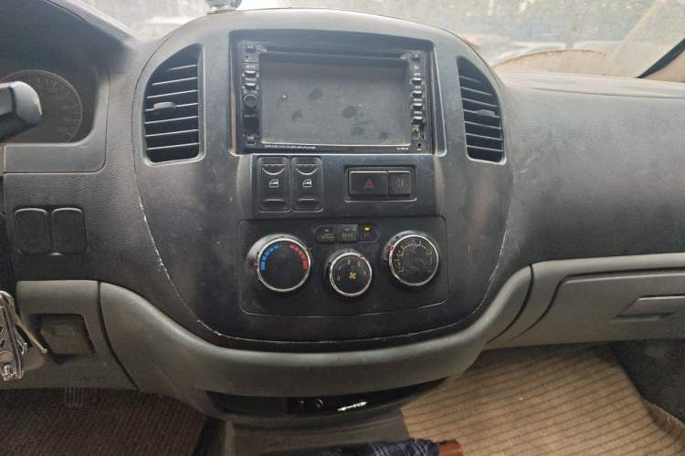 Used FORTHING Lingzhi 2013 M3 1.6L 7-seat Standard Model Audio And AC Panel