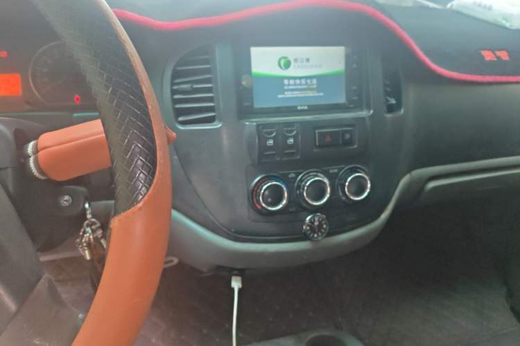 Used FORTHING Lingzhi 2013 M3 1.6L 7-Seater Comfort Model Audio And AC Panel