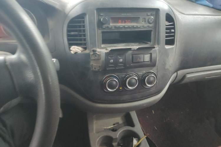 Used FORTHING Lingzhi 2013 V3 1.5L 7-Seater Standard Model II Audio And AC Panel