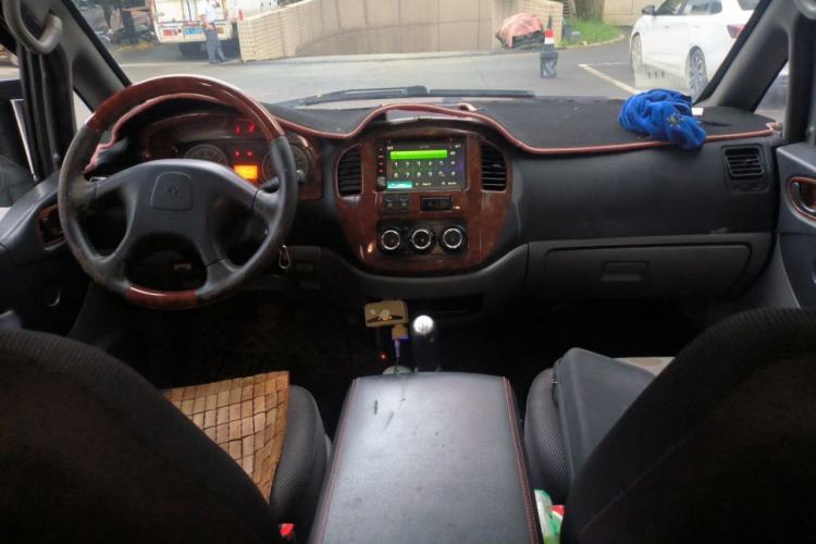 Used FORTHING Lingzhi 2013 M3 1.6L 7-Seater Comfort Model Center Console