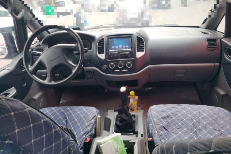 Used FORTHING Lingzhi 2013 V3 1.5L 7-Seater Comfort Model Center Console